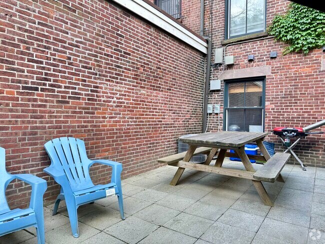Building Photo - 658 Massachusetts Ave Rental