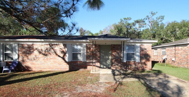 Building Photo - Updated 2-Bedroom Duplex in West Pensacola... Unit B Rental