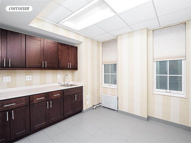 Photo - 137 E 67th St