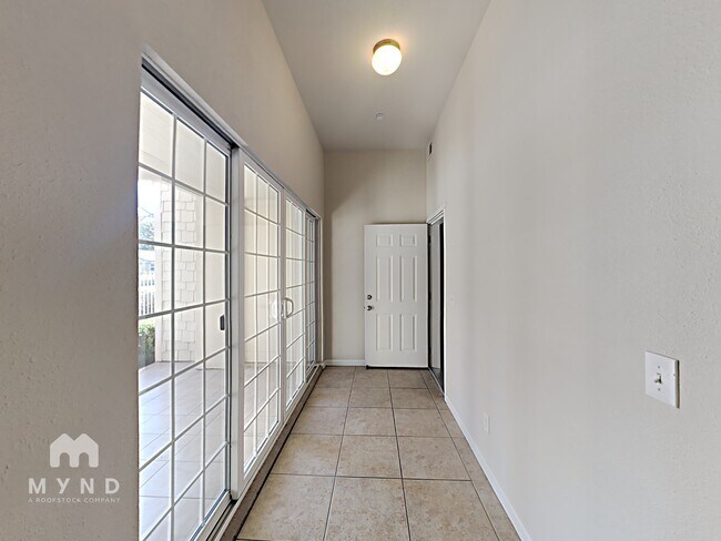 Photo - 425 Harriet Ln