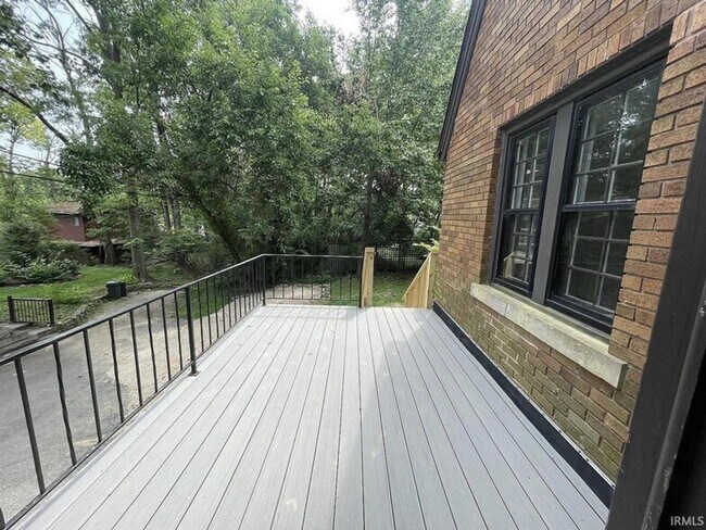 Photo - 611 S Eagleson Ave