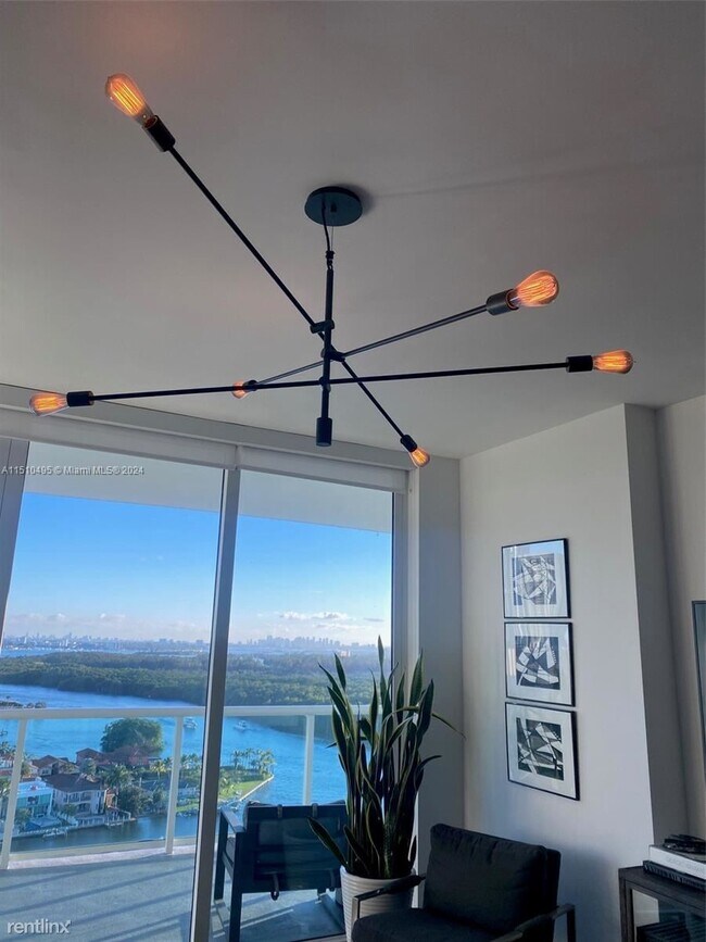 Photo - 3 br, 3 bath House - 400 Sunny Isles Blvd ...