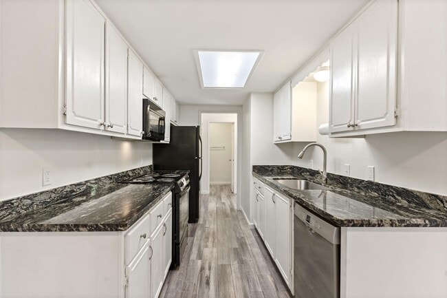 Photo - 302 Pleasant St House