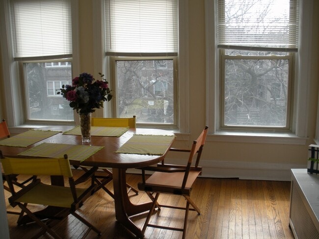 Building Photo - 1218 W Columbia Ave