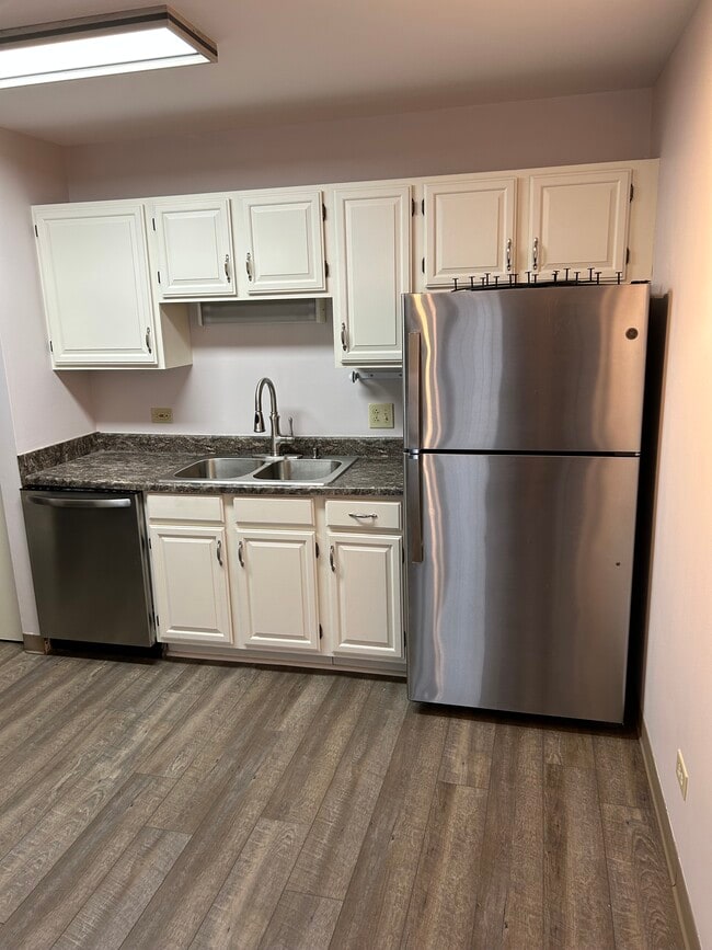Photo - 215 E Park Ave