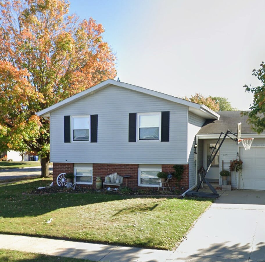 Photo - 807 E Elm Dr House