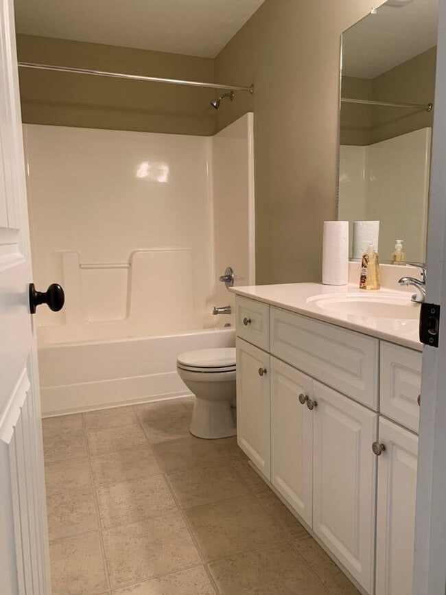 Photo - 548 Lory Ln