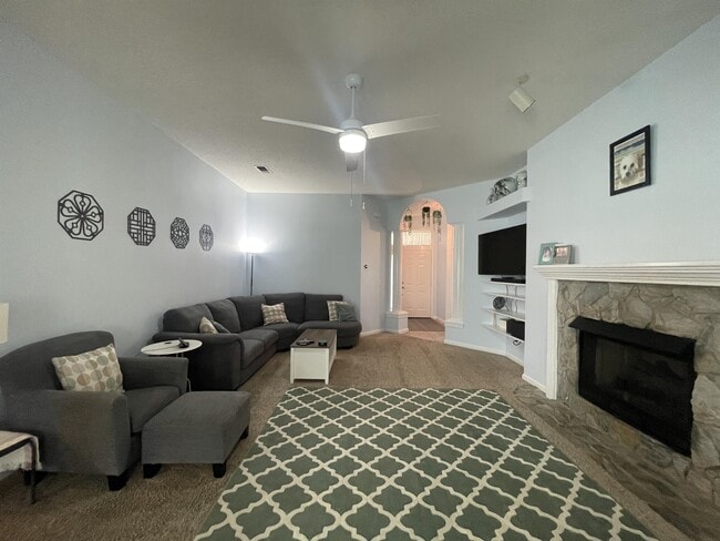 Photo - 1902 Mistral Ln W