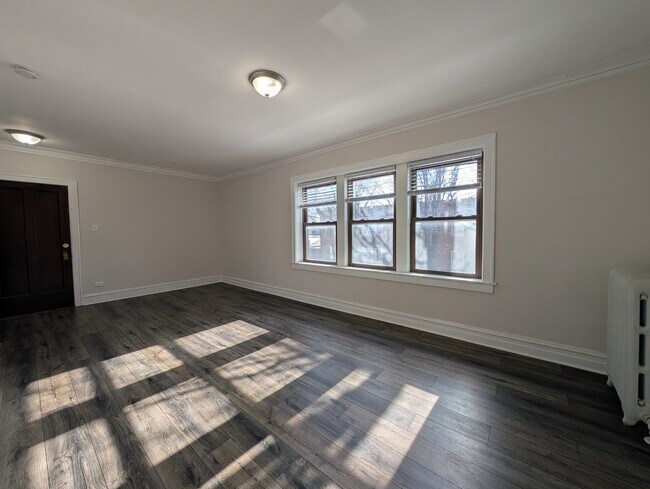 Photo - 5817 W Berteau Ave Unit 5820-2