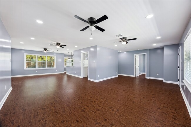 Photo - 8519 Hatton St