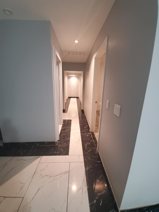 Photo - 511 E Roeser Rd Unit B