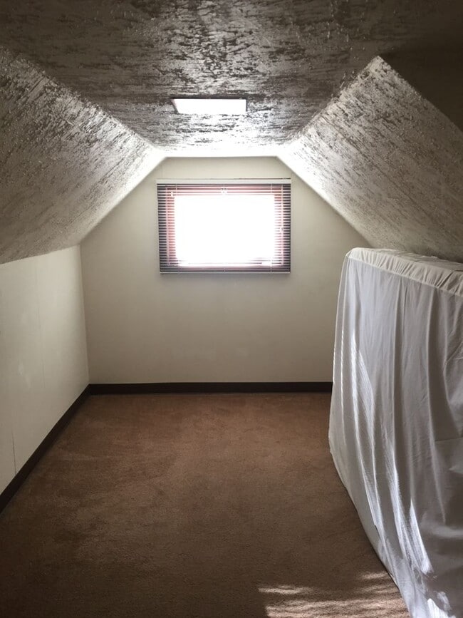 Photo - Lewis & Clark Graduate/Law Students ONLY Unit Room 4