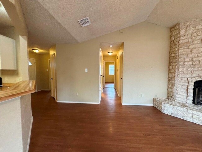 Photo - 1002 Great Britain Blvd