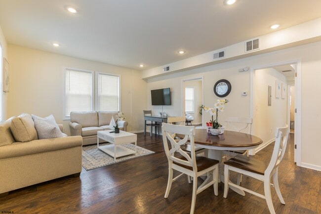 Photo - 4 N Oakland Ave Unit A