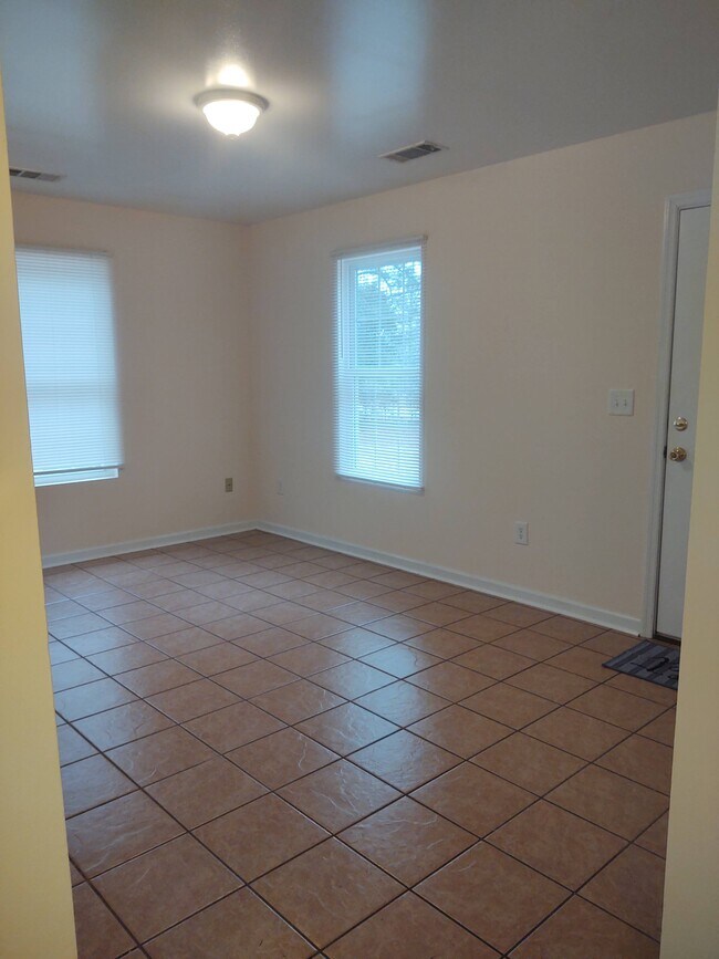 Living-room - 247 Hereford Cir Unit 247-A