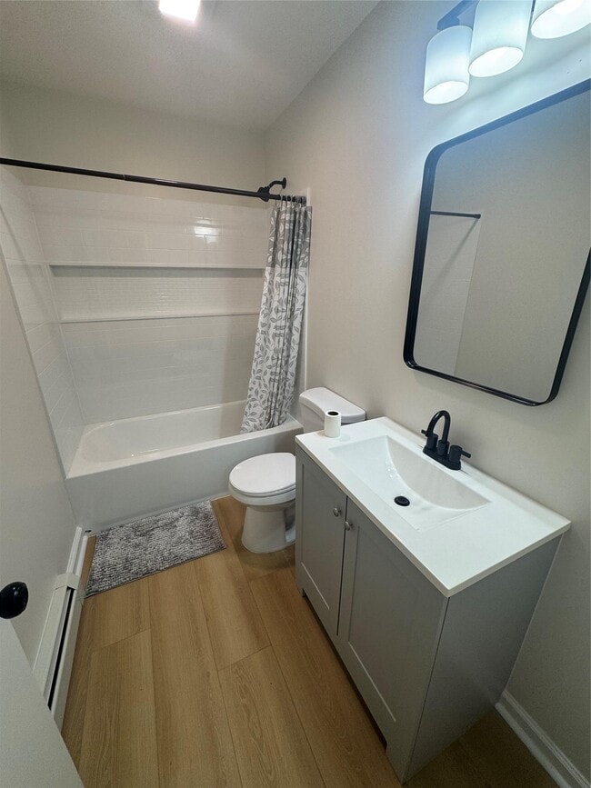 Building Photo - 98 E Market St Unit B8 Rental