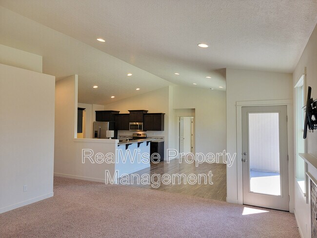 Photo - 2482 NW Glen Oak Ave House