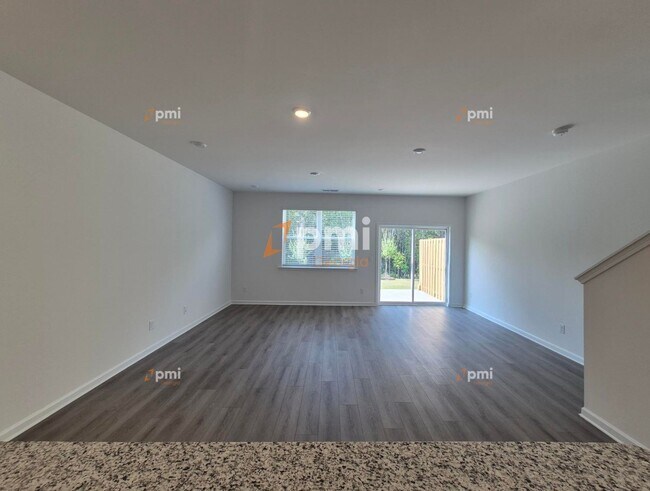 Photo - 140 Hazel Dr