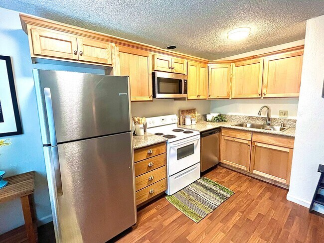 Photo - **Pre-Leasing For Summer 2026** Newly Remodeled Unit 3 Bedroom Units