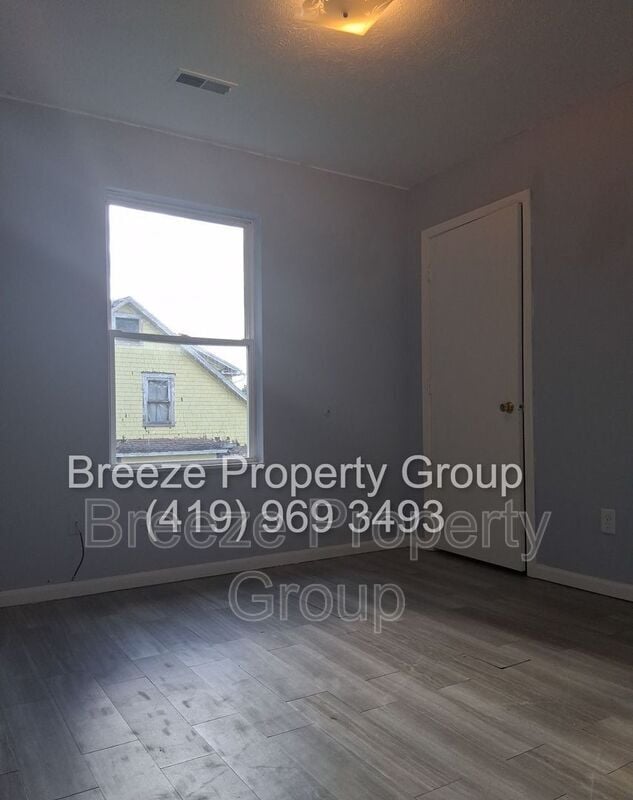 Photo - 133 W Warren Ave