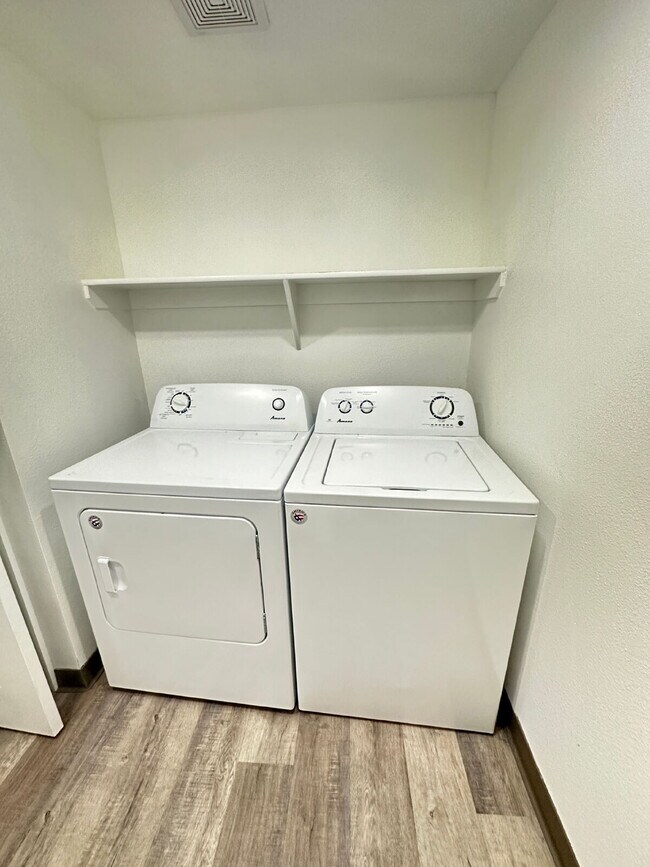 2 bedroom/ 2 bathroom unit