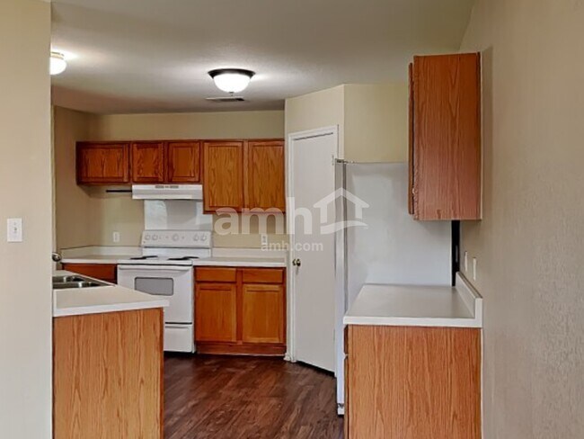 Photo - 207 Wegstrom St