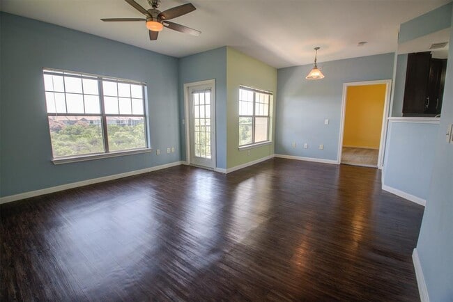 Photo - 2320 Gracy Farms Ln Unit 1434