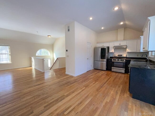 Photo - 2 Fieldstone Dr