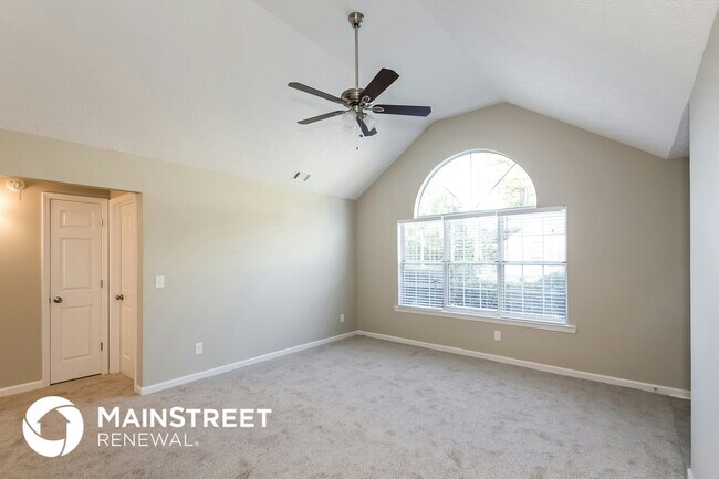 Photo - 1136 Oakwood Manor Ct