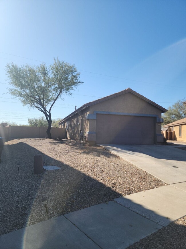 Photo - "Charming 3-Bedroom Oasis in Sahuarita - Spacious Living Awaits!"