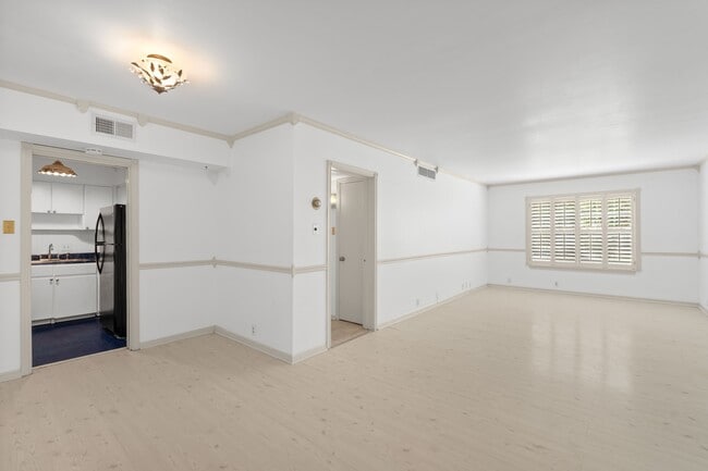 Photo - 2601 Bellefontaine Unit B105