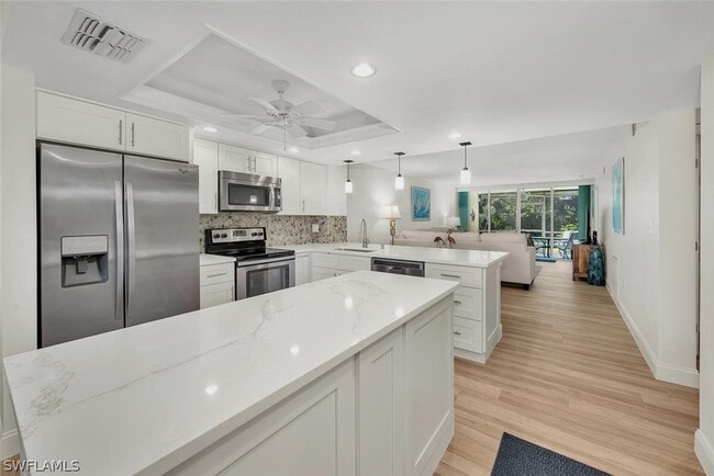 Building Photo - 15161 Cedarwood Ln Unit 1105