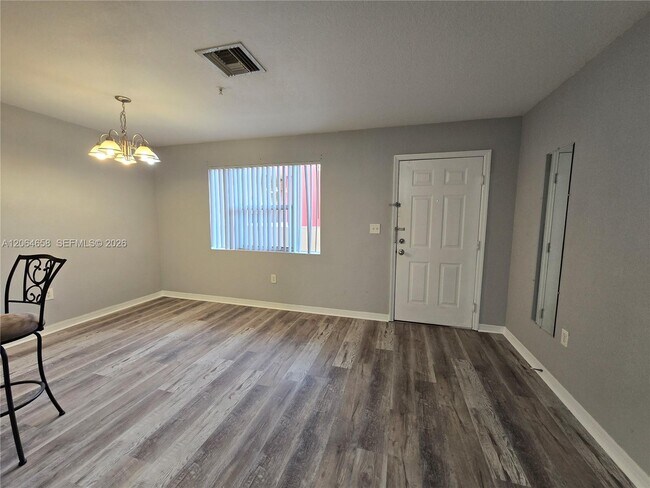 Photo - 1627 NW 18th St Unit 403