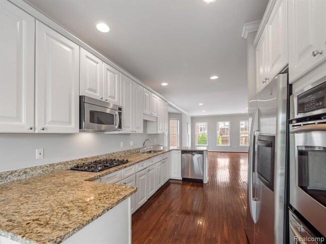 Photo - 502 Graten St