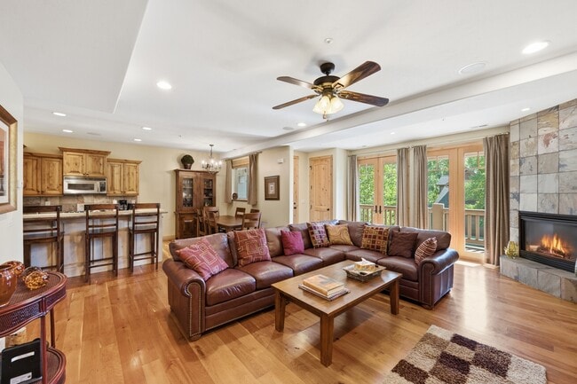 Photo - 3023 Lower Saddleback Rd
