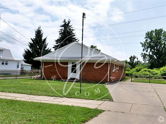Building Photo - 2 bed 1 bath Twinplex in Point Place! (1st... Unit #1 Rental