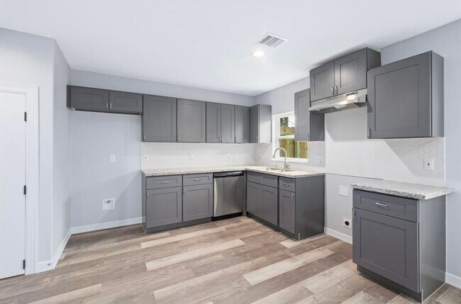 Photo - 6614 Haight St