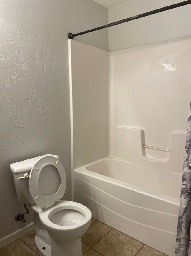 Photo - 527 W Harper St