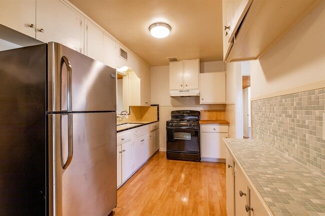 Photo - 5515 Roosevelt Ave