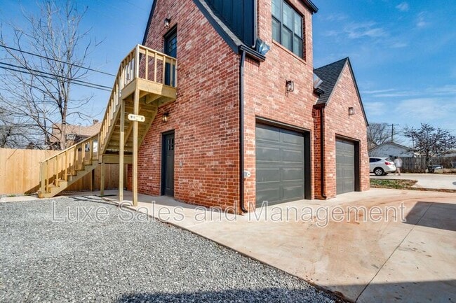 Photo - 911 NE 16th St