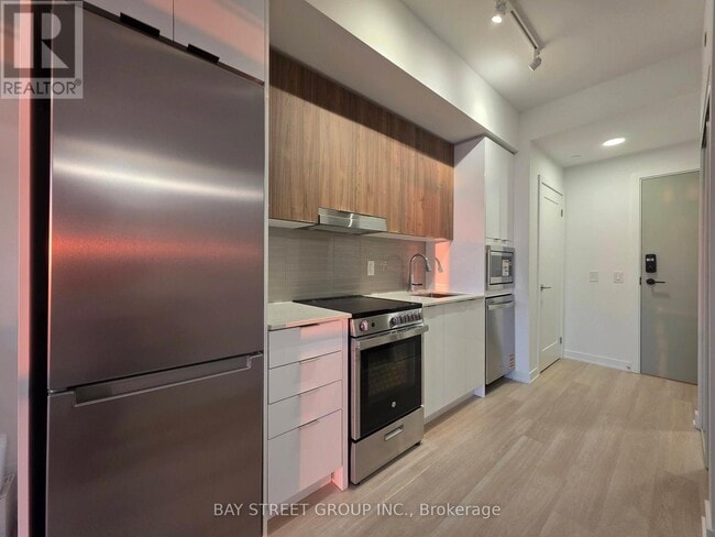 Photo - 5105 Hurontario St Unit 2009