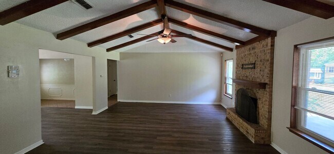 Photo - 1109 Shine Ln