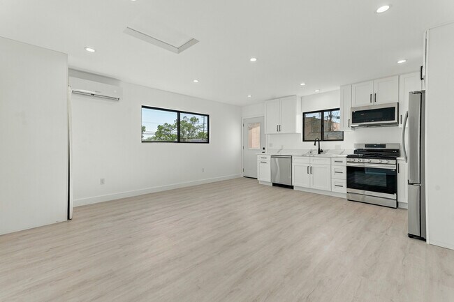 615 N Coronado St Unit 3