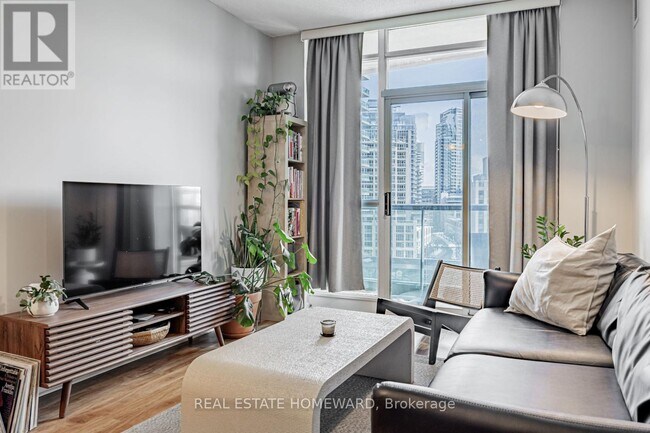 Photo - 219 Fort York Blvd Unit 806