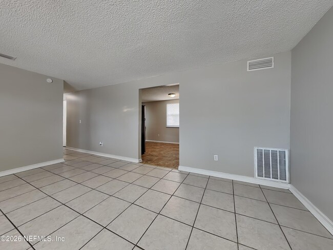 Photo - 11749 Kingfisher Ln E