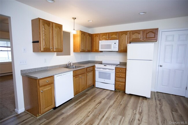 Photo - 867 Van Wagner Rd