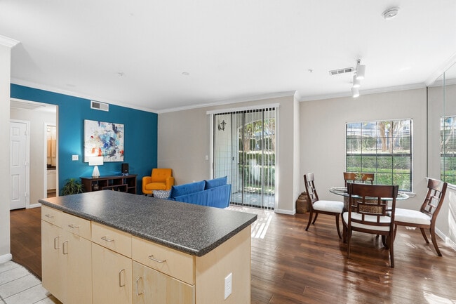 Building Photo - Grand Estates at Kessler Park