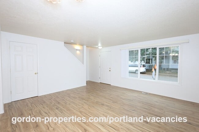 Photo - SE 73rd Ave - 3 bedroom townhouse in Mt Scott-Arleta neighborhood