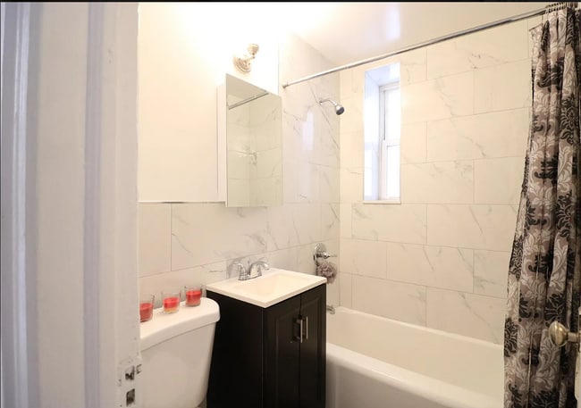 Bathroom - 167 Delancey Plz Unit 1