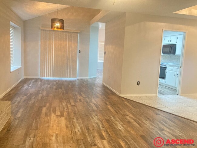 Photo - Spacious 3BD/2BA Home in Bakersfield's Desirable 93312